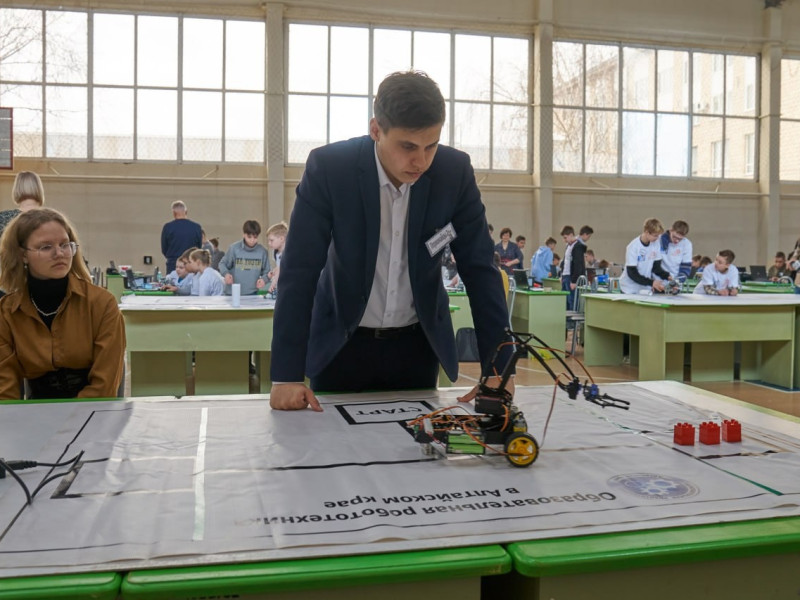 XIV Региональная олимпиада школьников по робототехнике.